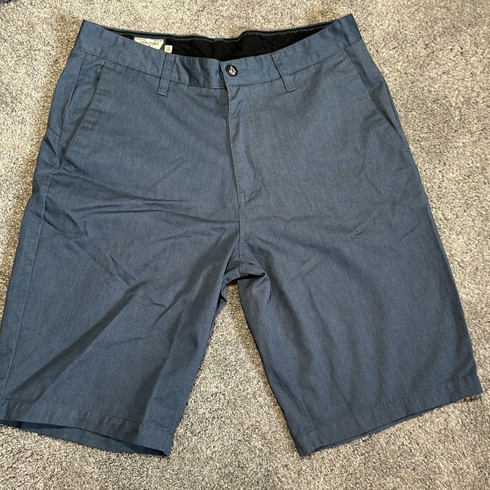 VOLCOM men’s shorts size 32